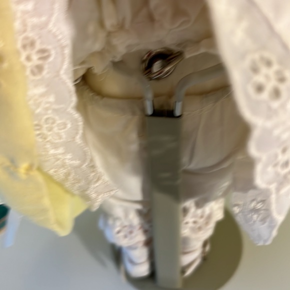 Victoria Ashlea Original Musical Porcelain Doll - Picture 6 of 8